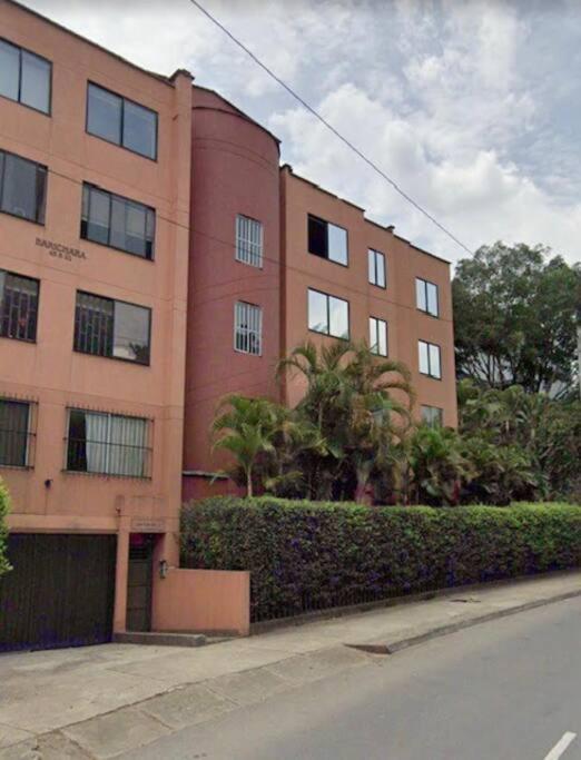 El Jardin De Manila Apartment Меделин Екстериор снимка