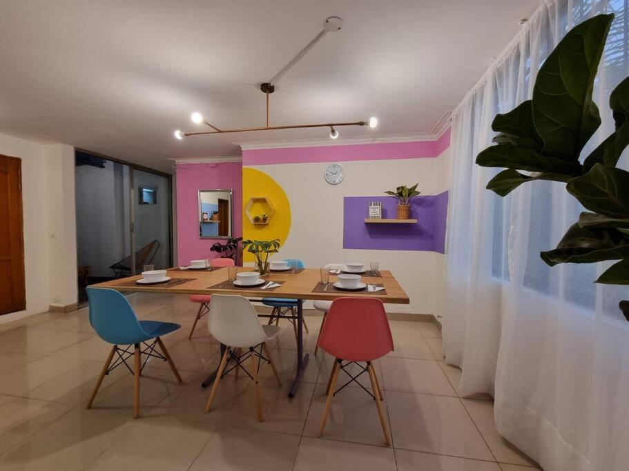El Jardin De Manila Apartment Меделин Екстериор снимка