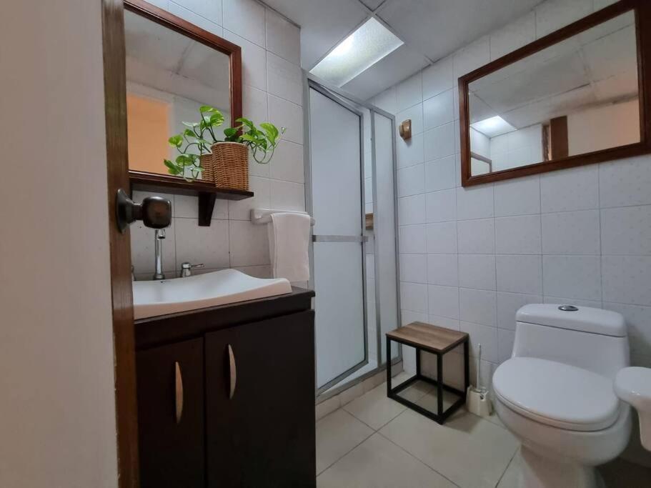 El Jardin De Manila Apartment Меделин Екстериор снимка