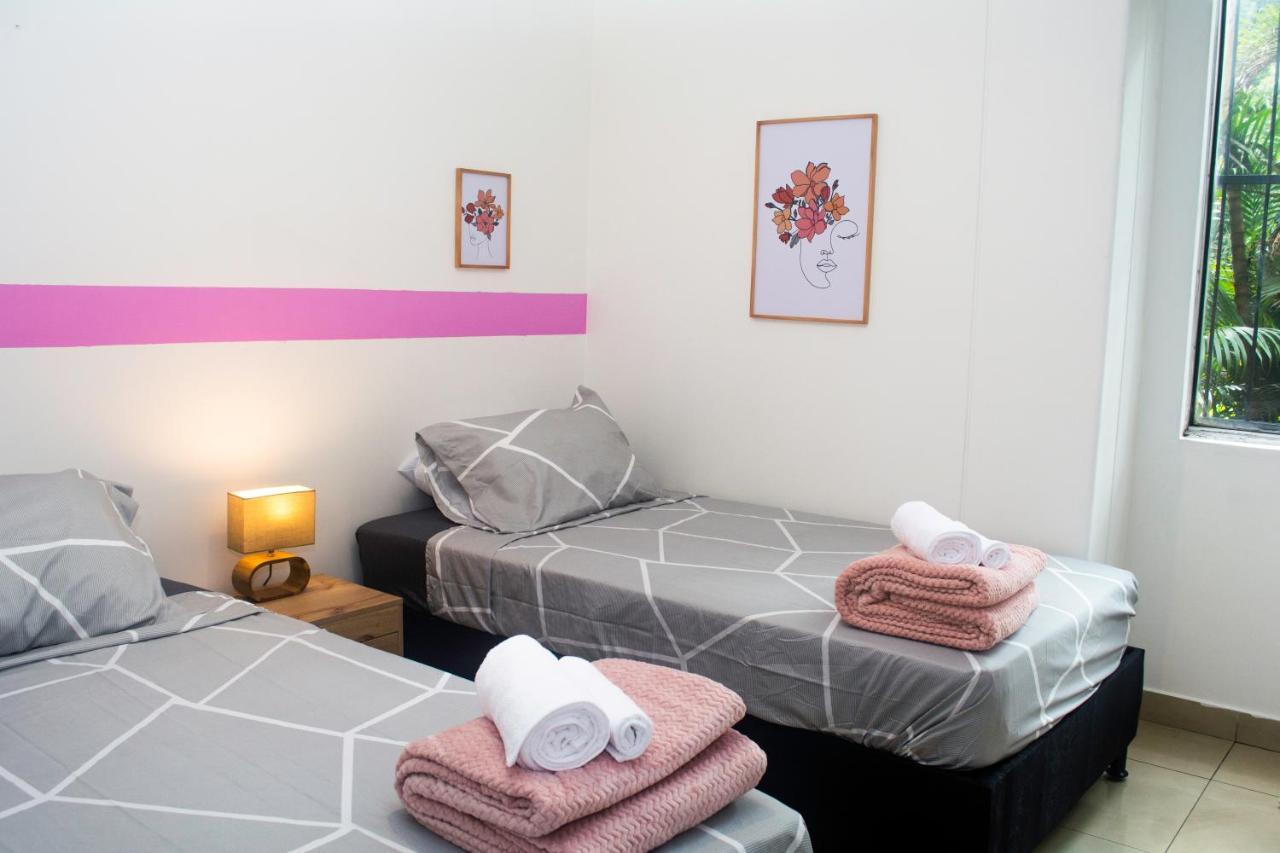 El Jardin De Manila Apartment Меделин Екстериор снимка