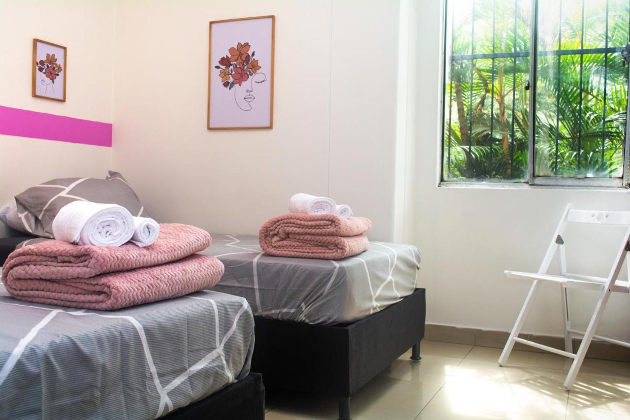 El Jardin De Manila Apartment Меделин Екстериор снимка
