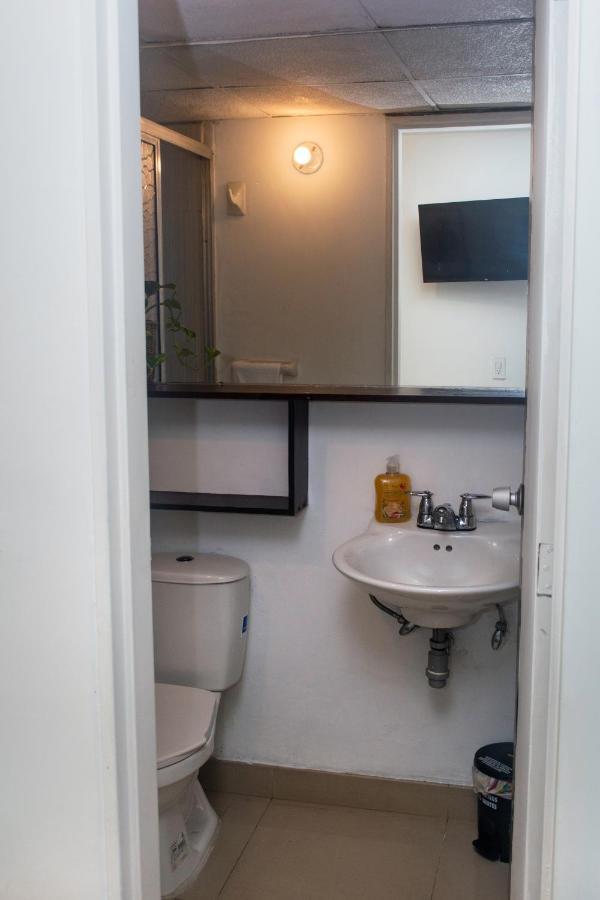 El Jardin De Manila Apartment Меделин Екстериор снимка